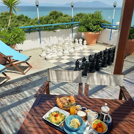 מלון דירות Daphne's Club קסילוקסטרו