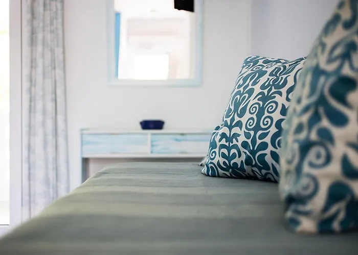 Daphne's Club Aparthotel