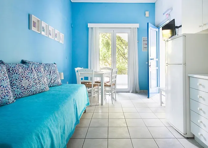 Daphne's Club Aparthotel