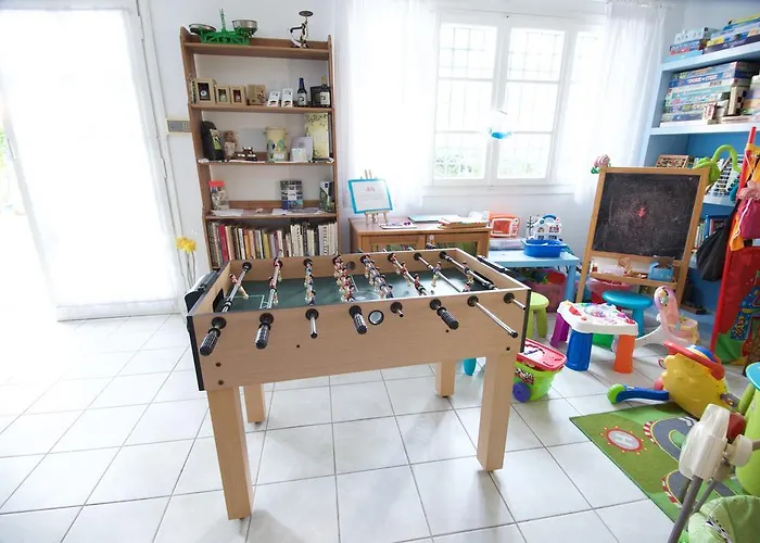 Daphne's Club Aparthotel 3*