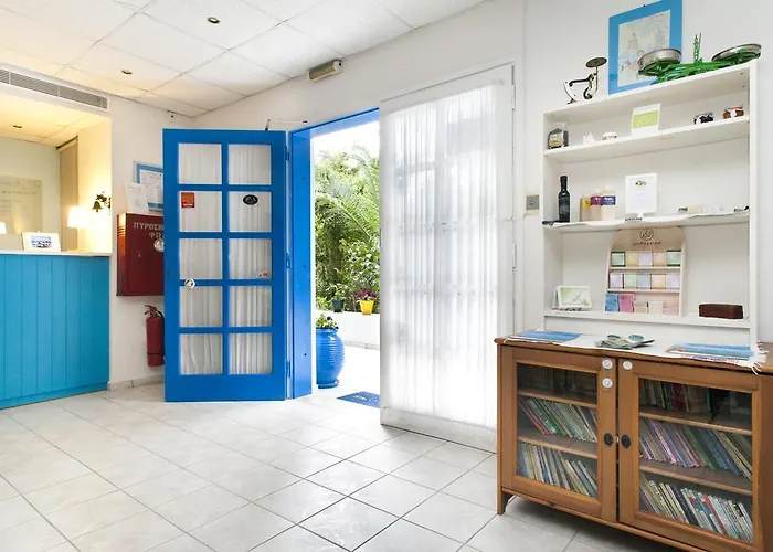 Daphne's Club Aparthotel