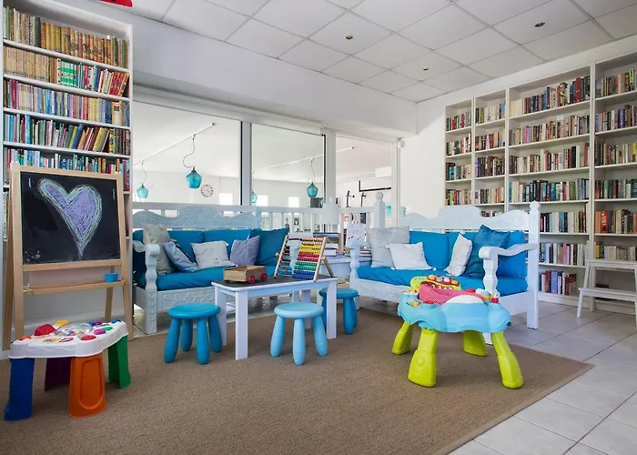 Daphne's Club Aparthotel