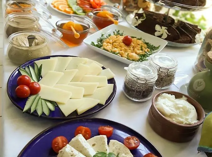 Daphne's Club Aparthotel 3*