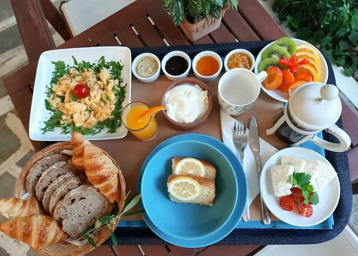 Daphne's Club Aparthotel